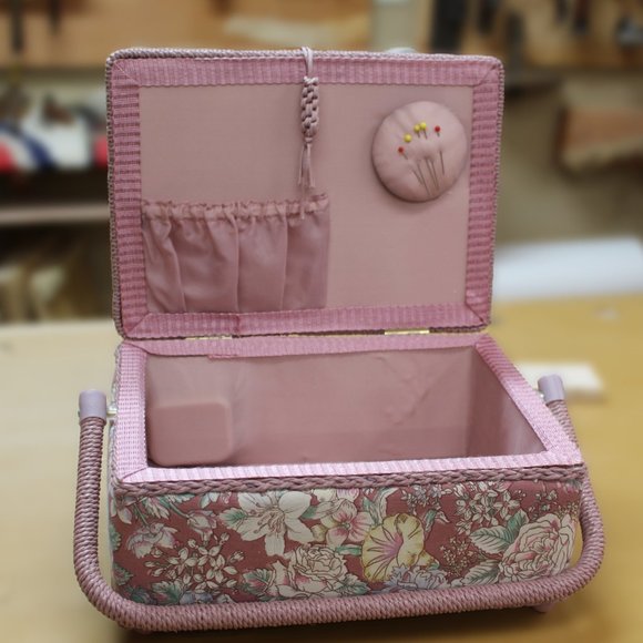 Vtg Pink Wicker Sewing Basket w/music Box Handle Pink Roses Fabric Pin C… - Picture 2 of 12